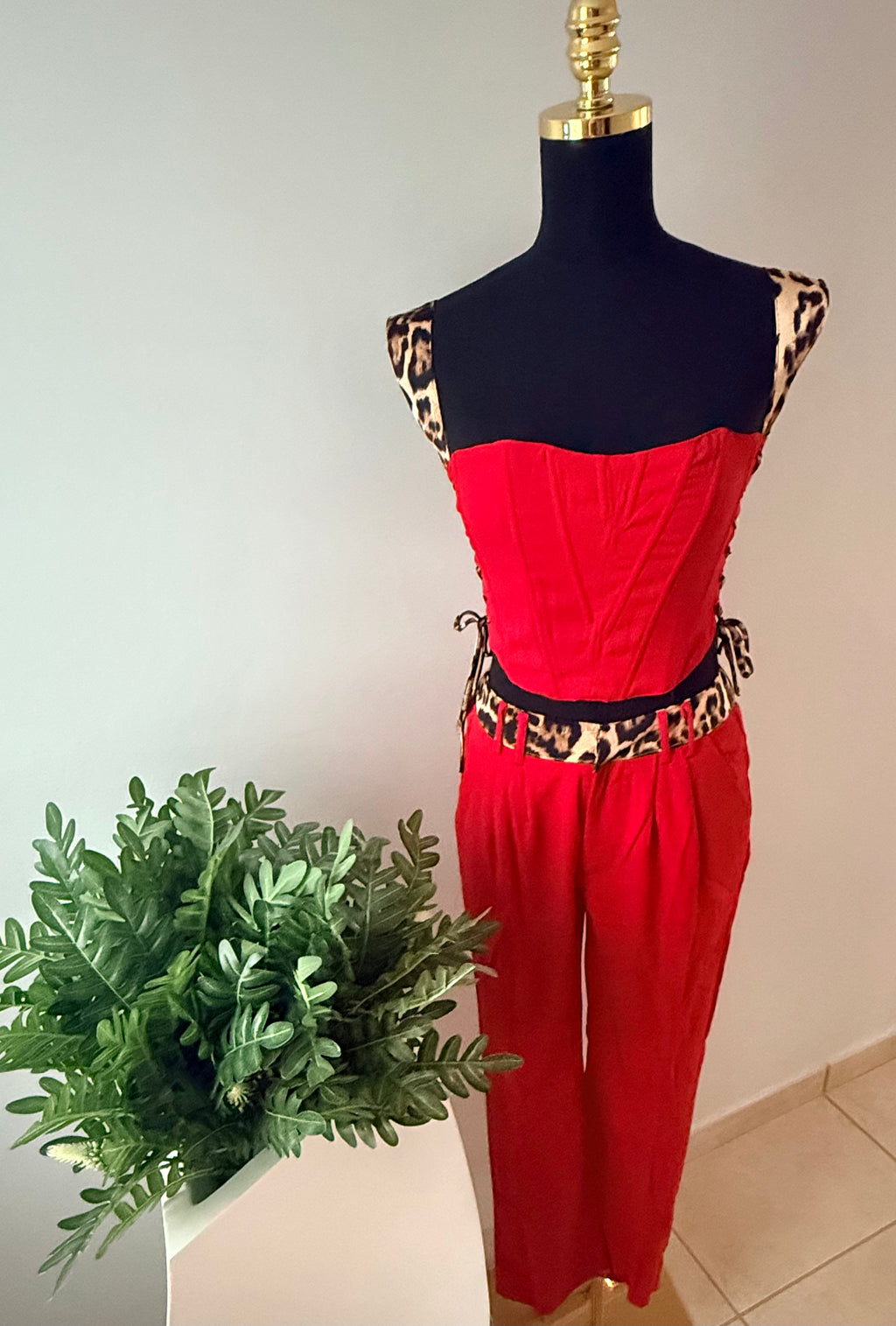 SET DE TOP CORSET Y PANTALON LARGO CON ANIMAL PRINT ROJO
